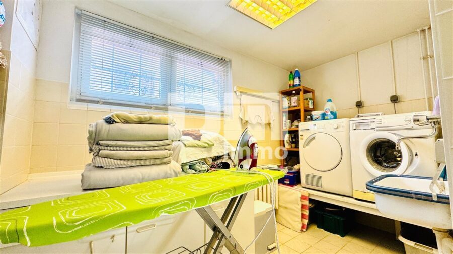 (Re)serviert!!!Hochwertiges 1-2 Familienhaus mit Nebengebäude in begehrter Lage mit vielen Extras - Souterrain Waschküche